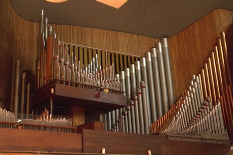 Organ symphony celebrates religious diversity | MIT News | Massachusetts Institute of Technology