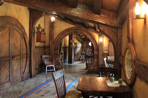 Image result for bag end interiors | Maison hobbit, Intérieur maison ...