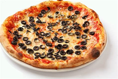 Pizza Margherita mit schwarzen Oliven – Bilder kaufen – 11126061 StockFood