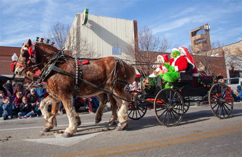 PHOTOS: 2021 Lawrence Old-Fashioned Christmas Parade | News, Sports, Jobs - Lawrence Journal ...