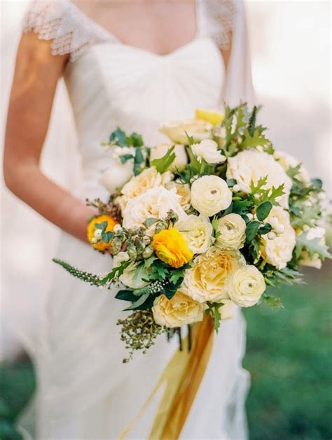 25 Gorgeous Bridal Bouquets for Spring & Summer Weddings ...