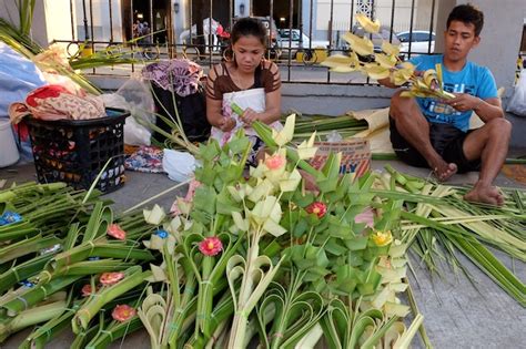 IN PHOTOS: Palaspas makers prepare for Palm Sunday