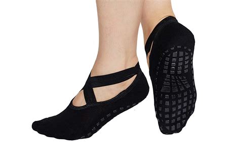 7 Best Grip Socks for Yoga and More Activities – Footwear News