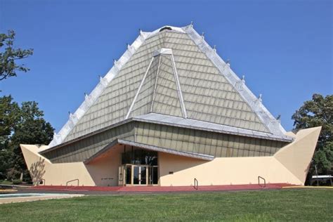 Frank Lloyd Wright synagogue hosts art about cultural diaspora - WHYY