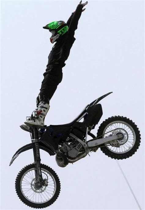 The Best Bike Stunts (30 pics)