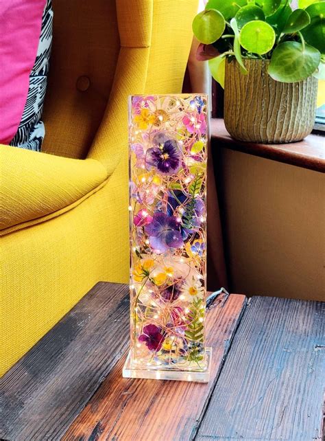 Flowers and resin light sculpture *One of a kind* | Diy resin crafts, Flower resin jewelry ...