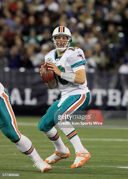 871 Chad Pennington Dolphins Stock Photos, High-Res Pictures, and ...