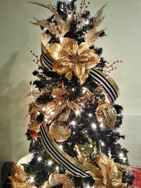 34 Black & Gold Christmas Decor Ideas