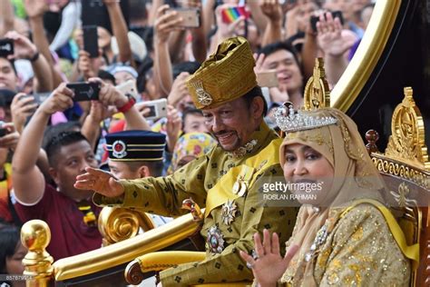 TOPSHOT - Brunei's Sultan Hassanal Bolkiah and Queen Saleha ride in a... | Star hollywood, Dictateur