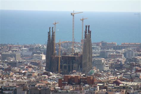 File:Spain.Catalonia.Barcelona.Vista.Sagrada.Familia.jpg - Wikimedia Commons