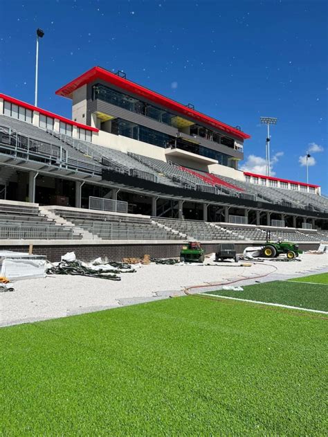 Modest sized Texas High School builds impressive $35 million stadium ...