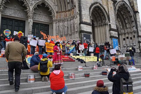 Food delivery couriers, street vendors launch hunger strike in NYC, demanding more relief for ...