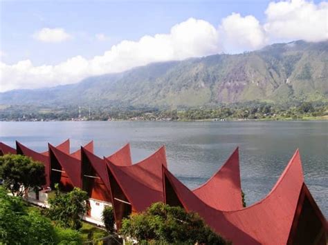 Pulau Samosir Di Danau Toba Yang Sangat Indah - Rekomendasi Tempat Wisata Indonesia