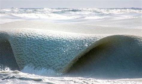 What global warming: Now the sea is freezing over photographer captures ...