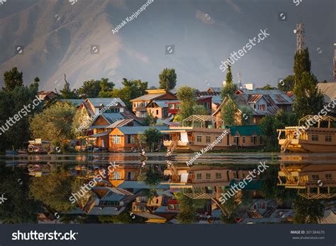 Kashmir Houseboats Stock Photo 301384670 | Shutterstock