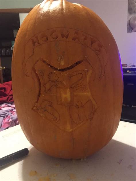 Hogwarts crest Pumpkin carving! | Harry Potter Amino