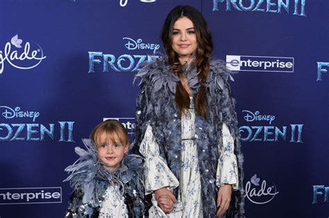 Selena Gomez, sister Gracie attend 'Frozen 2' premiere - UPI.com