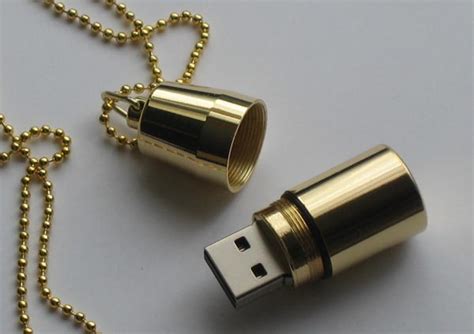 Locket Necklace Doubled as USB Flash Drive | Gadgetsin