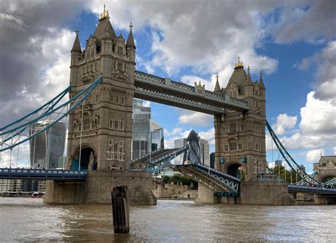 London’s famous Tower Bridge gets stuck in an open position | The ...