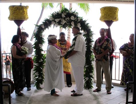 Hawaiian Island Wedding Planners: Hawaiian Style Ceremony