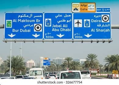 2.258 afbeeldingen voor uae road signs: afbeeldingen, stockfoto‘s en vectoren | Shutterstock