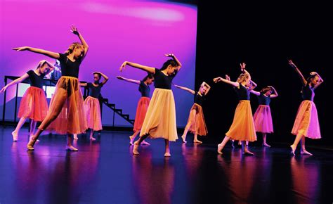 Contemporary Dance (8 years +) - Centre Stage