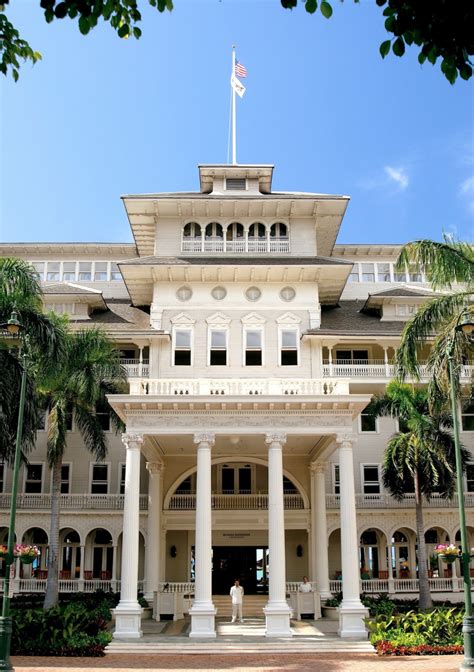 Scrumpdillyicious: Moana Surfrider Hotel: The First Lady of Waikiki