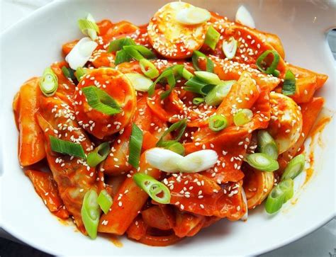 Ddeokbokki - Rice Cakes in Spicy Sauce - Korean Kitchen | Recipe | Asian recipes, Spicy sauce ...