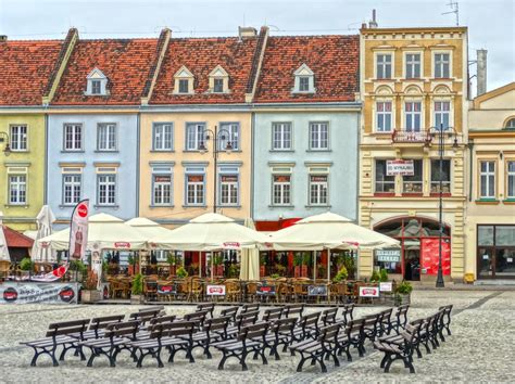 Gambar : kota, restoran, istana, penglihatan, bersejarah, bangunan, Polandia, kafe, payung, alun ...