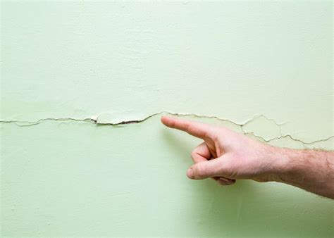 Drywall Repair: How to Fix Cracks in Drywall | HomeServe USA