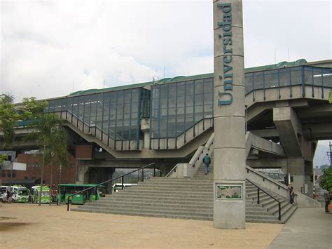 File:Estacion Universidad-Exterior-Medellin.JPG - Wikimedia Commons