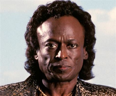 Miles Davis Biography - Facts, Childhood, Family Life & Achievements