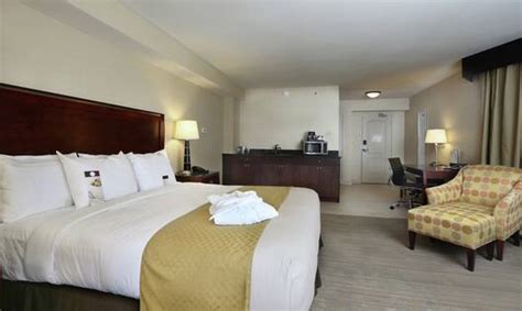 DoubleTree Denver-Thornton Hotel Rooms and Suites