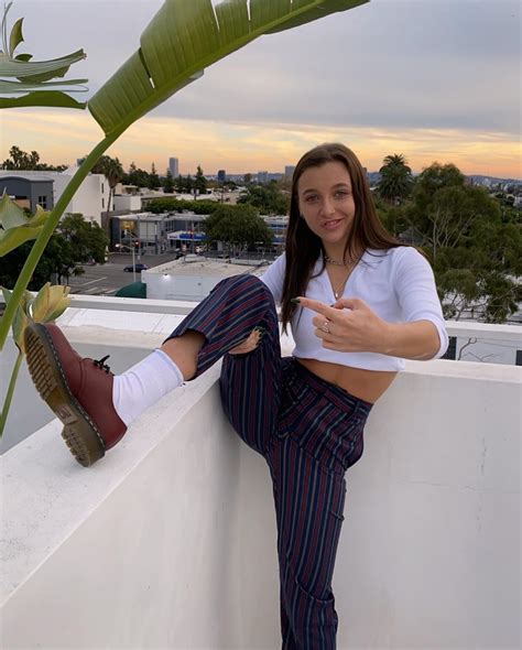 emma chamberlain ☆ on Instagram: “🧅” Emma Chamberlain Outfits, 90s Fashion, Fashion Outfits ...