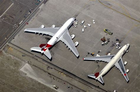 A380 vs 747. Holy huge plane! | Aircraft, Airbus, Airbus a380