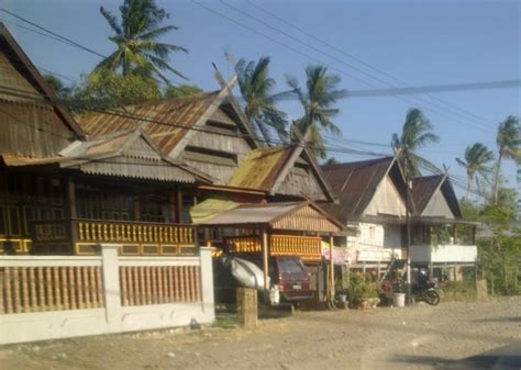 5 Rumah Adat Sulawesi Selatan Serta Penjelasannya - Tambah Pinter