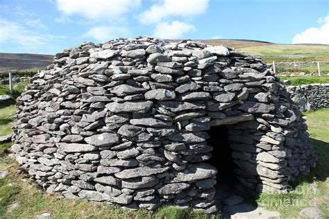 Celtic beehive hut Ireland Photograph by Ros Drinkwater - Fine Art America