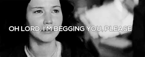 Peeta/Katniss Mockingjay Gif - Peeta Mellark and Katniss Everdeen Fan ...