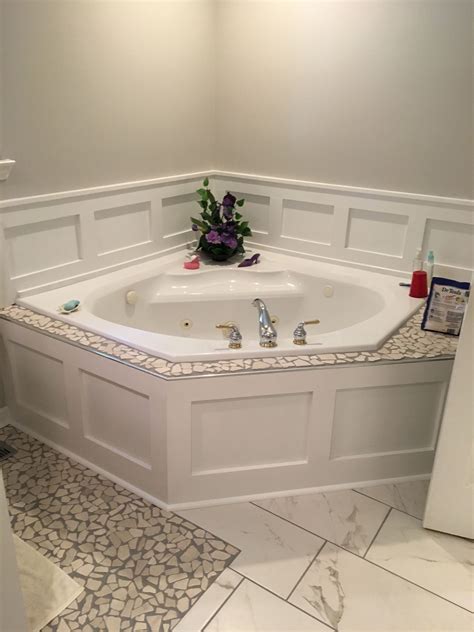 Wainscoting around Garden tub—cheap fix for broken outdated tile. | Tub remodel, Corner tub, Tub ...