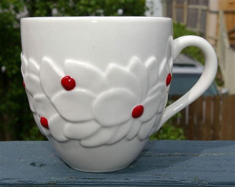 Starbucks Coffee Company 2004 Embossed Christmas Holiday Mug White Red ...