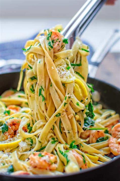 Fettuccine with Shrimp and Spinach - COOKTORIA