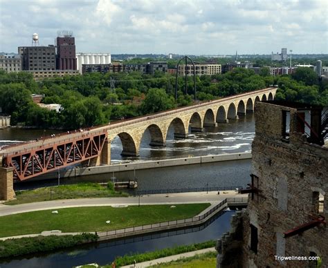 Discover riverside Minneapolis - Stone Arch Bridge trail