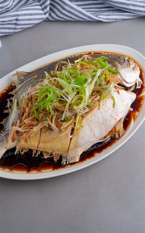 STEAMED FISH WITH SOY GINGER SAUCE - Simpol