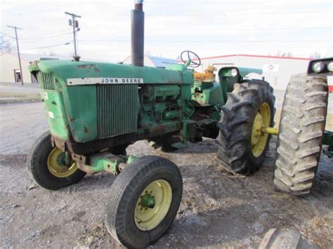 John Deere 4620 salvage tractor at Bootheel Tractor Parts