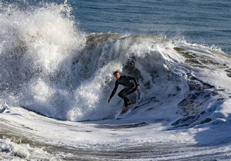 High surf off Southern California coast - Los Angeles Times