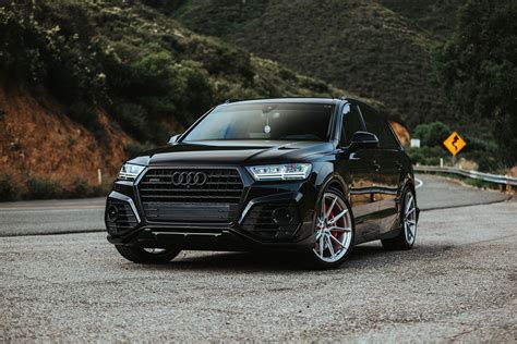 2017 Orca Black Metallic Audi Q7 - Pacific German