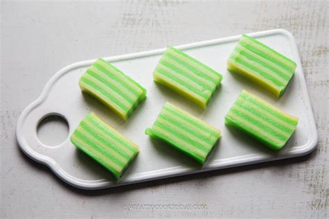 Vietnamese Steamed Pandan and Mung Bean Layer Cake (Banh Da Lon)