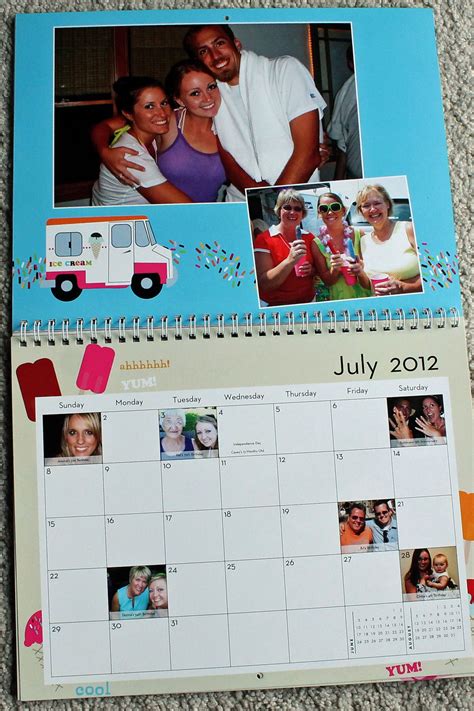 Personalized Family Calendars: One of my favorite gifts to give every year! And so easy to make ...