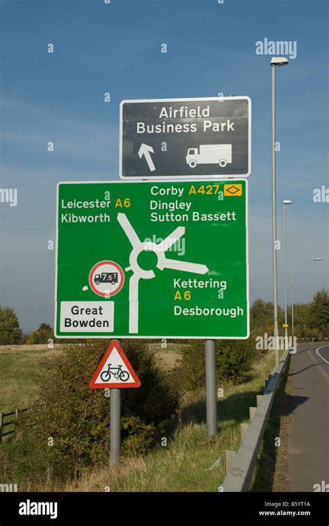 Green road signs england uk hi-res stock photography and images - Alamy