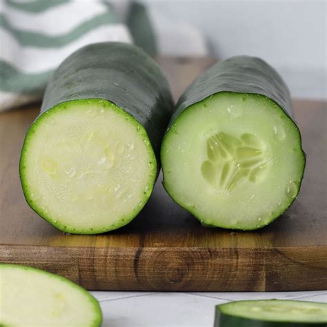 Zucchini vs Cucumber - What's the Difference? - Zucchini Zone